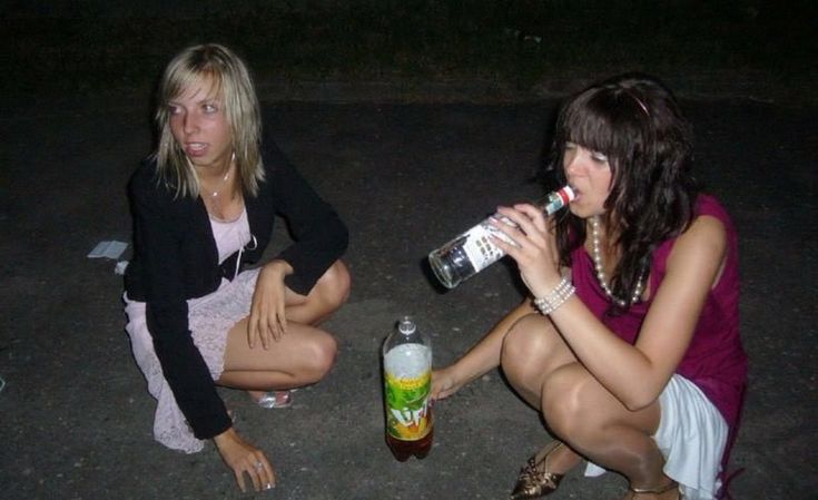 Голые пьяные бабы на улице фото