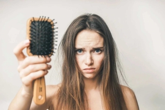 Из-за чего выпадают волосы? Причины и болезни. 