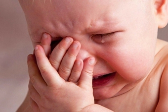 Почему плачет ребенок и как устранить причину плача?
