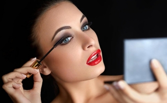 Как добиться эффекта увеличения глаз, используя макияж и специальные приемы