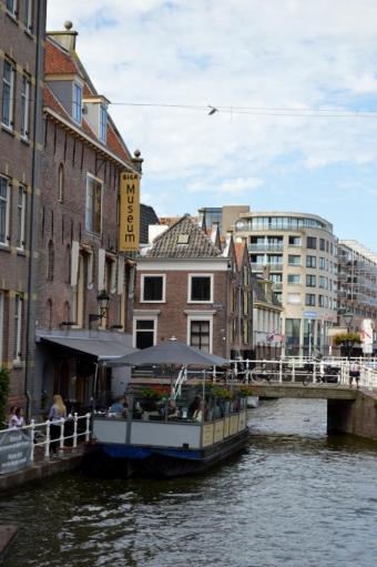Голландия: каналы, тюльпаны, сыр, море.