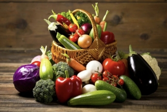 Чем полезны овощи, как их выбирать. Рецепт овощного салата с гренками