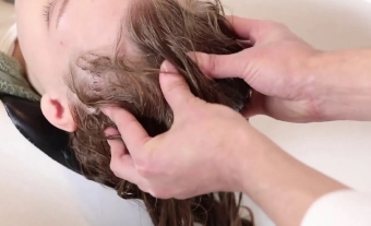 Как массировать и отшелушивать кожу головы, чтобы волосы были самыми здоровыми