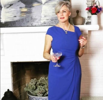Как выглядеть моложе? Голубой цвет в одежде – отличное решение для женщин 40+