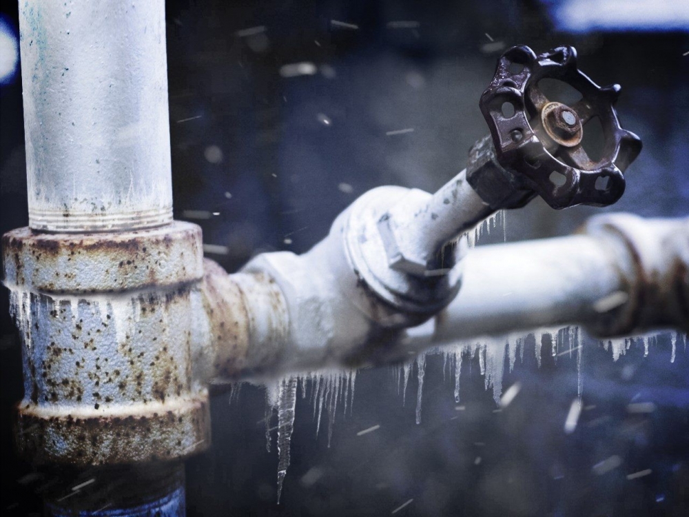 Защита от замерзания и отпотевания водопроводных труб