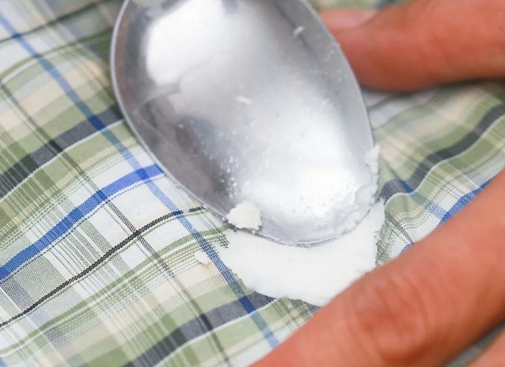 Как использовать соду в уходе за одеждой: 5 проверенных способов