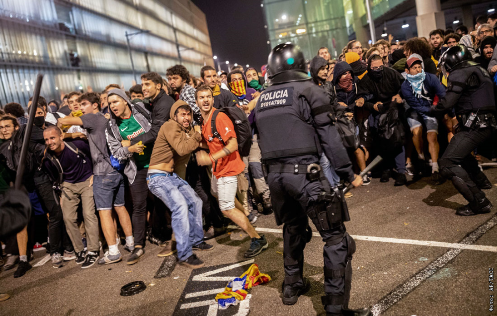 Более 50 человек задержаны в Каталонии