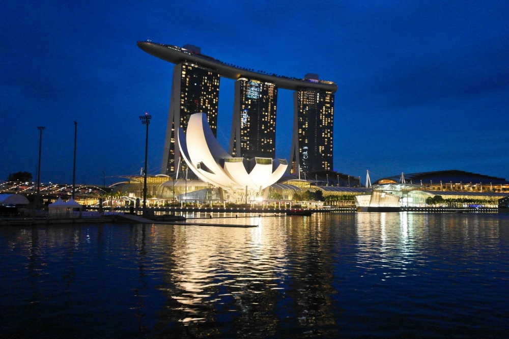 Из-за Covid-19 Сингапур больше не является одним из самых дорогих городов мира, но Париж остается