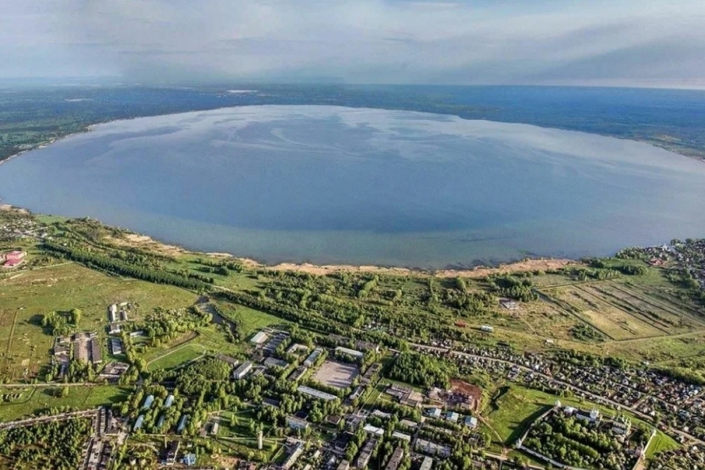 Плещеево озеро: Удивительное природное сокровище Ярославской области 🌊🏞️