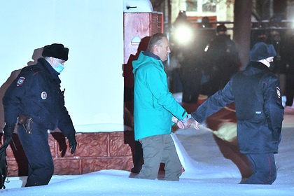 Полицейского из Самары подозревают в сливе данных о перелетах отравителей Навального