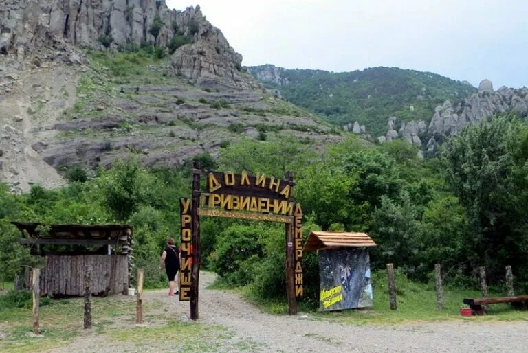 🌄 Моя безумная поездка в Долину привидений: Крым, который вы не ожидали увидеть!