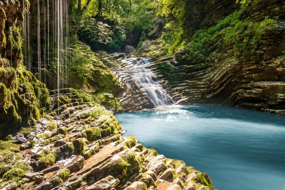  🌿 Откройте для себя завораживающую красоту водопадов Руфабго 💦