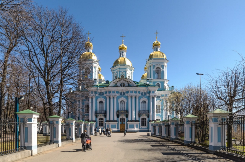 Морской Никольский собор в Кронштадте: Жемчужина православной архитектуры 🏛️