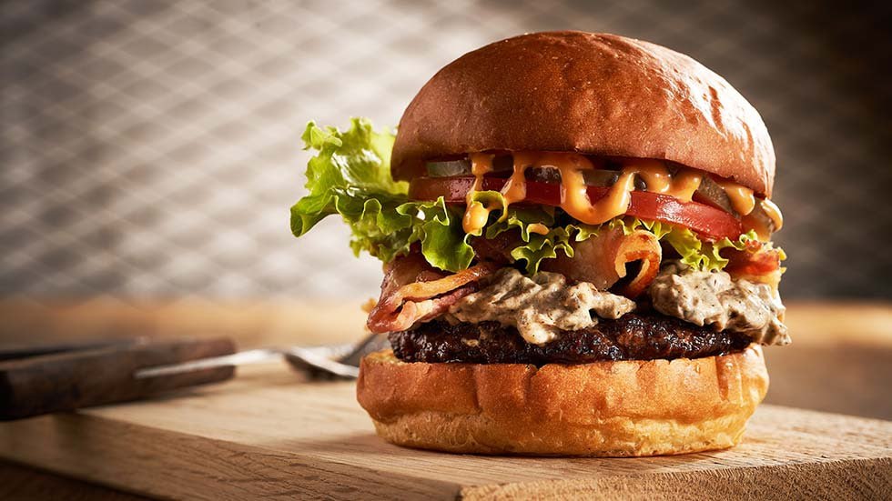 🍔 Необычный случай в Новосибирске: мужчина заплатил за бургер, который понюхал два года назад