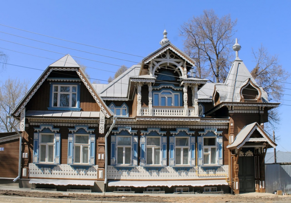 Дом Смирнова в Нижнем Новгороде: Яркий памятник деревянного зодчества 🌳🏛️