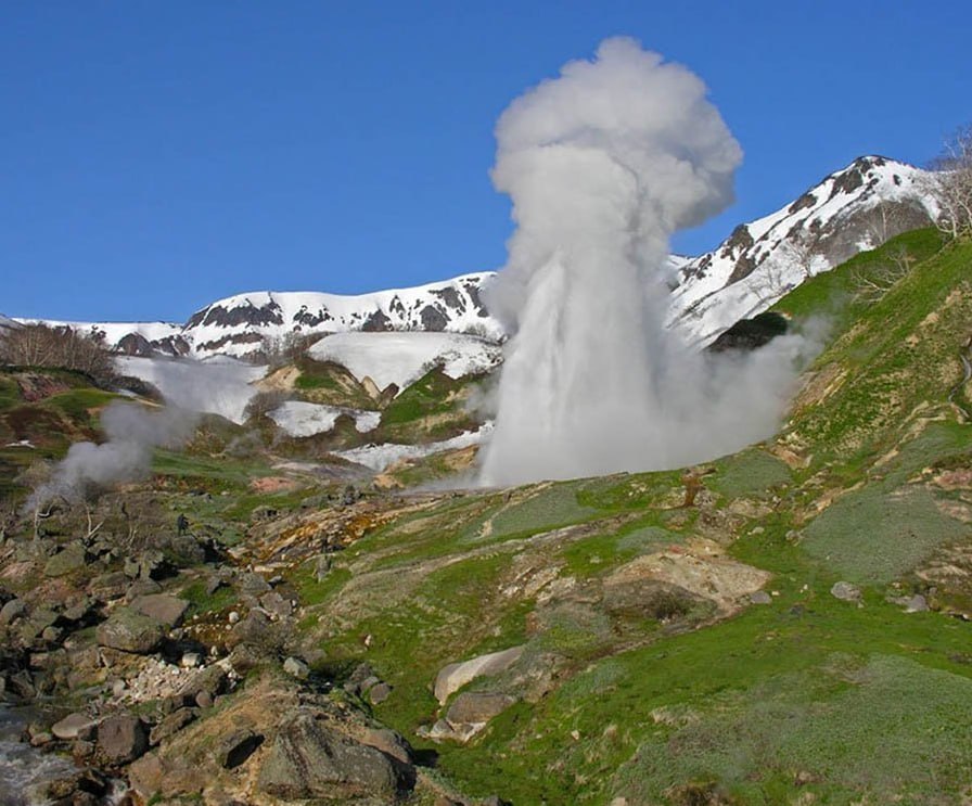 Гейзер Великан: Природное чудо Камчатского края 🌋💦