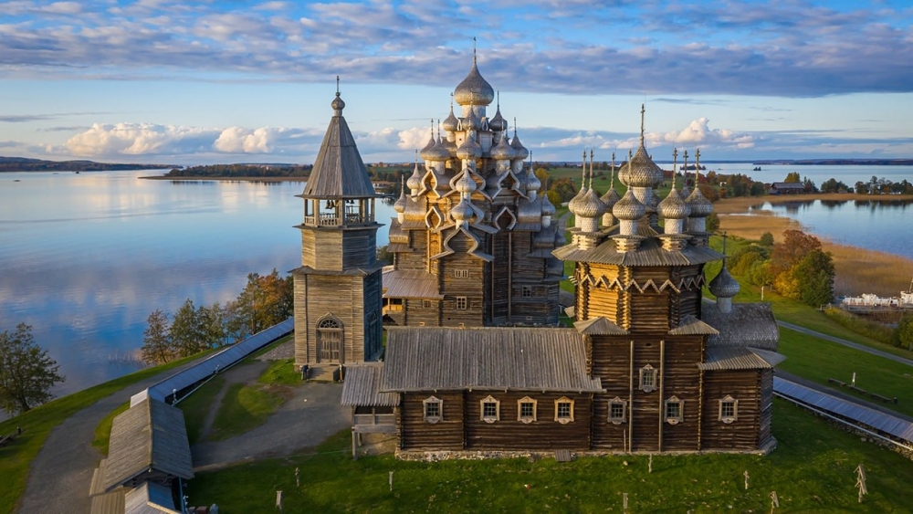 Кижский Погост: Жемчужина Деревянной Архитектуры Карелии