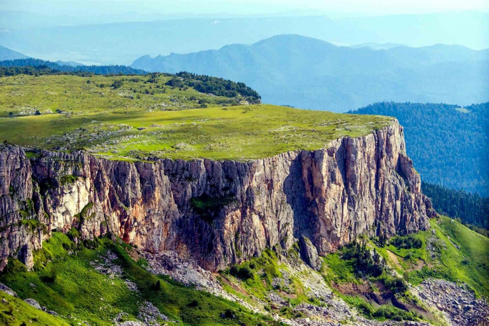 ⛰️ Плато Лаго-Наки: альпийская сказка Западного Кавказа 🌼