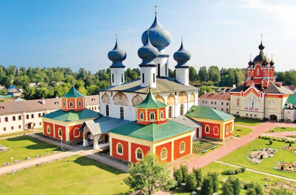 Тихвинский Богородичный Успенский монастырь: Жемчужина Ленинградской области ✨