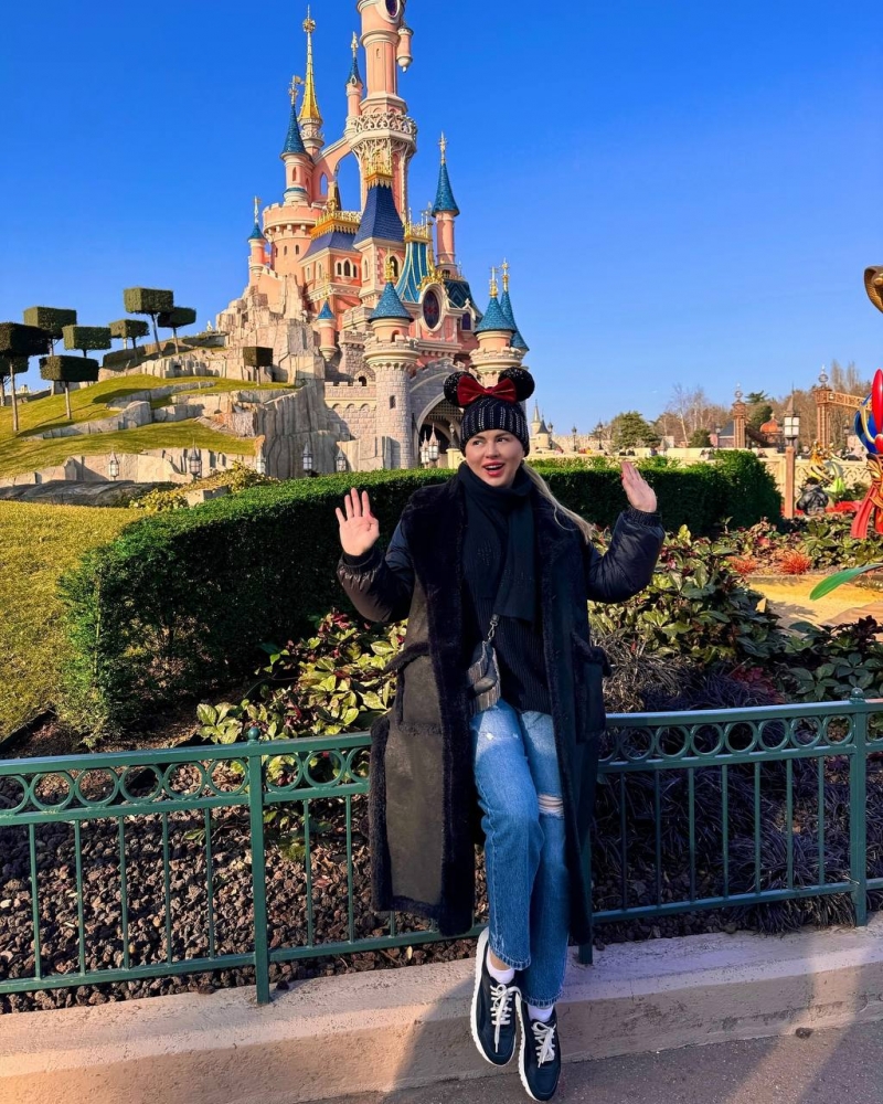 🏰 Анна Семенович осуществила мечту детства: незабываемый день в Диснейленде