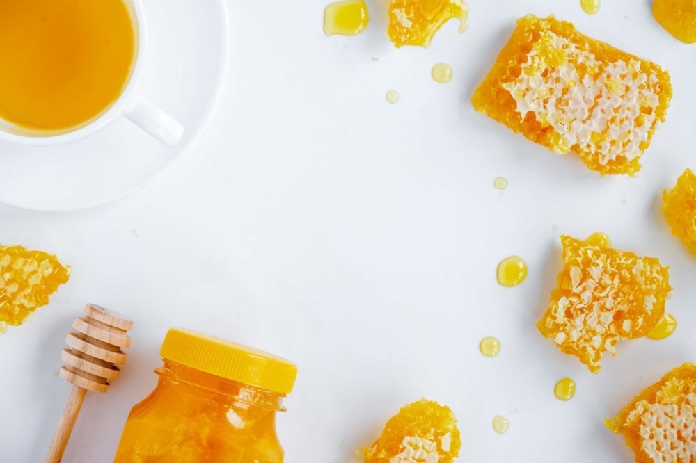 Почему полезно есть мёд на ночь? 🍯