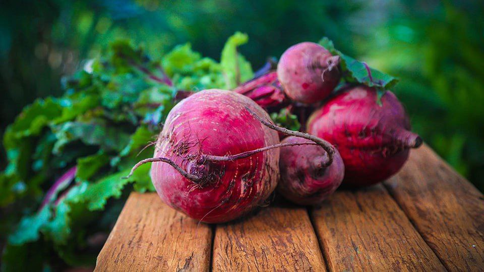 Полезные свойства свеклы: почему стоит включить этот овощ в рацион 🌱❤️