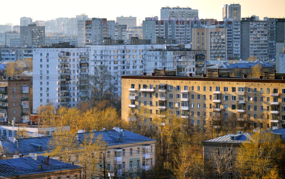 Балкон на КОЗЫРЬКЕ подъезда: Почему это незаконно