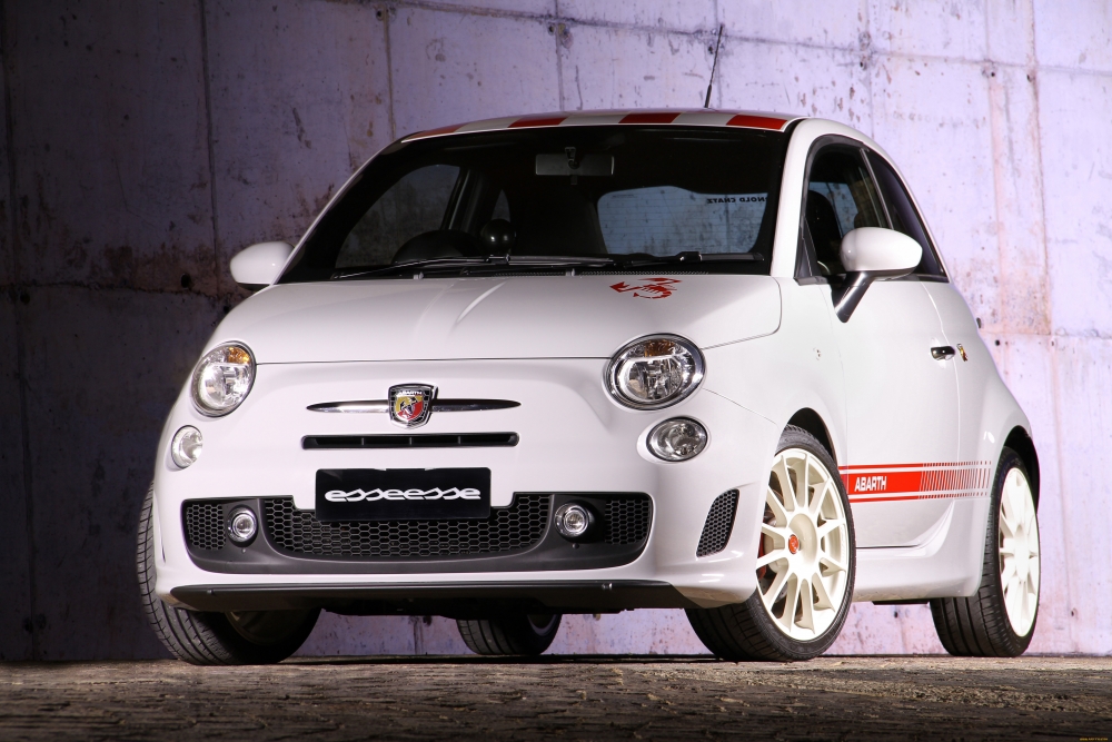 Abarth 695 - это автомобиль со спортивной настройкой