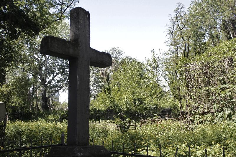 Кладбищенские страсти. Почему на кладбище можно ходить в отведенное время?