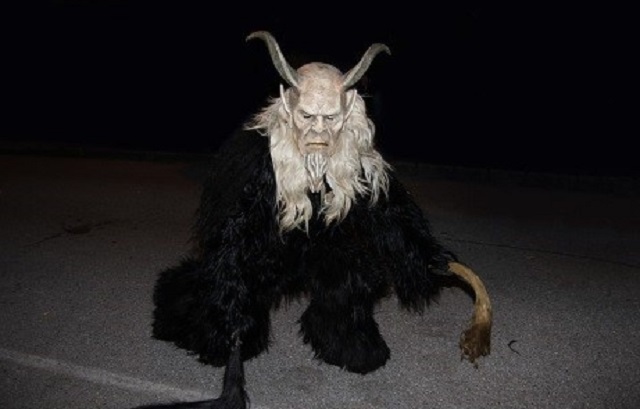 Ночь Демона: пока Санта несёт подарки, Крампус идёт за непослушными детьми