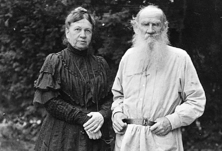 Великий писатель Лев Толстой ошарашил свою молодую жену в брачную ночь