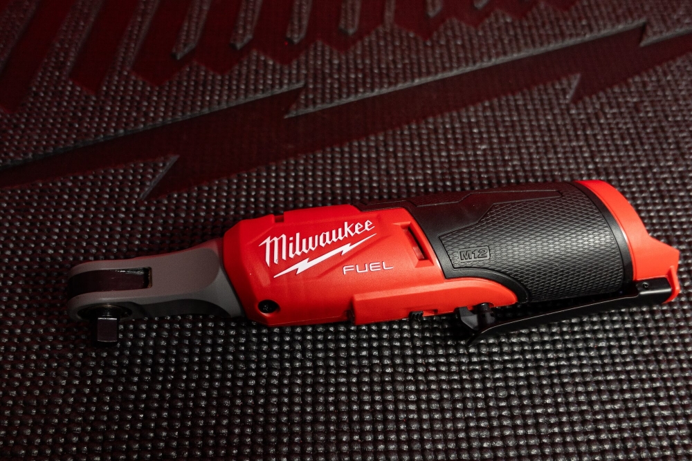 Аккумуляторная трещотка 3/8 47 Нм, высокоскоростная M12 FHIR38-0 MILWAUKEE