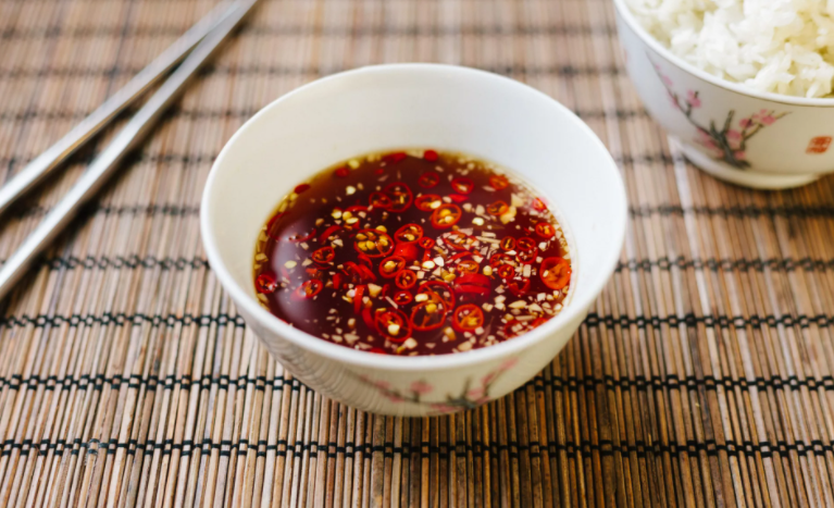 Как изготавливается рыбный соус и с чем его едят