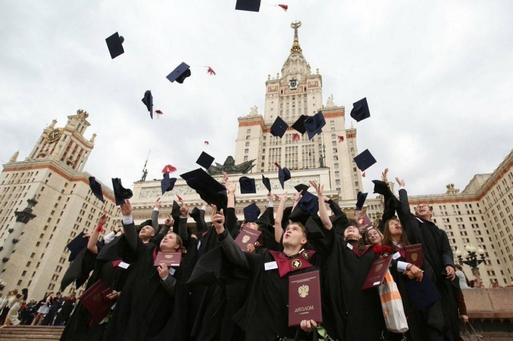 🎓 Перемены в высшем образовании: Новая система обучения в российских ВУЗах с 2026 года ▎Введение: Большие перемены в образовательном ландшафте Министерство образования России готовит масштабную трансформацию высшего образования.