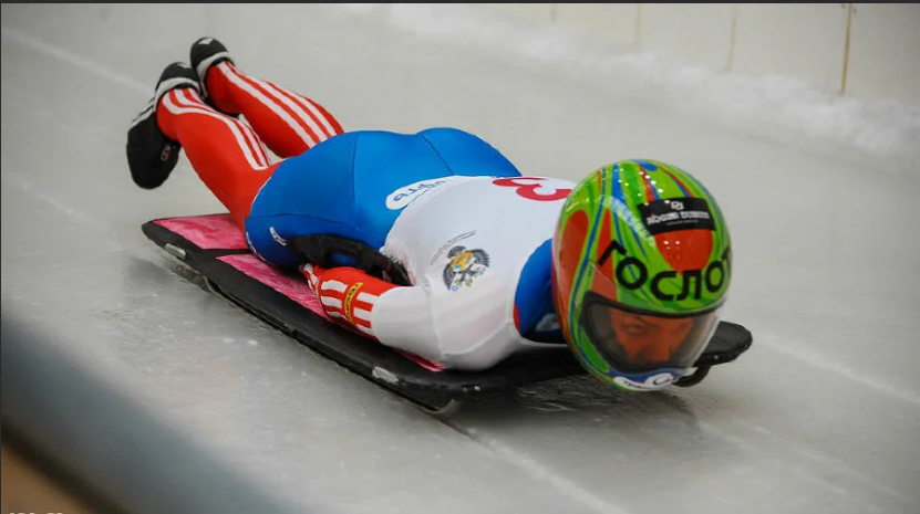 Зимний вид спорта на санях