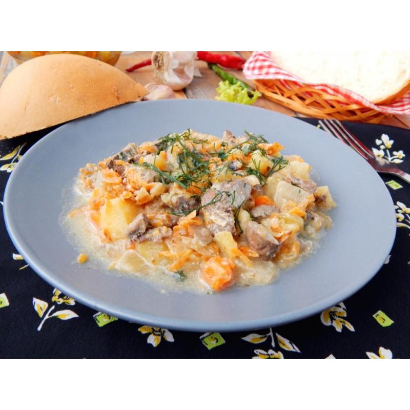 Говяжья печень в сметане с луком и морковью