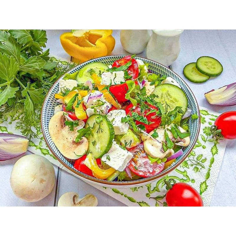 Салат овощной с сыром
