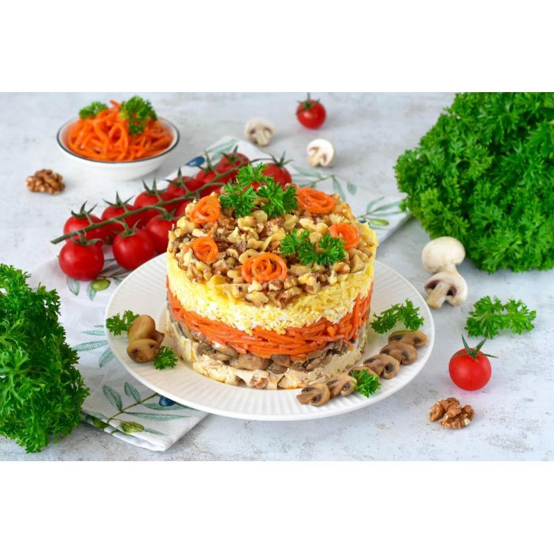 Салат с копченой курицей и грецкими орехами, фото 1