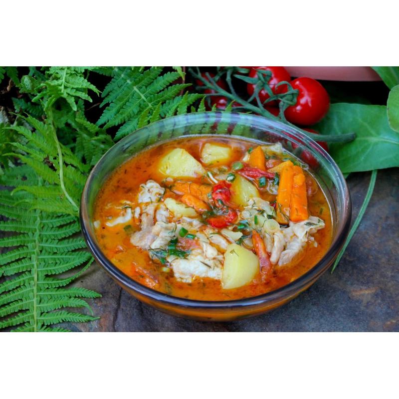 Густой суп из курицы в казане на костре, фото 2