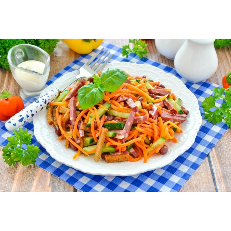 Салат с корейской морковью колбасой и фасолью