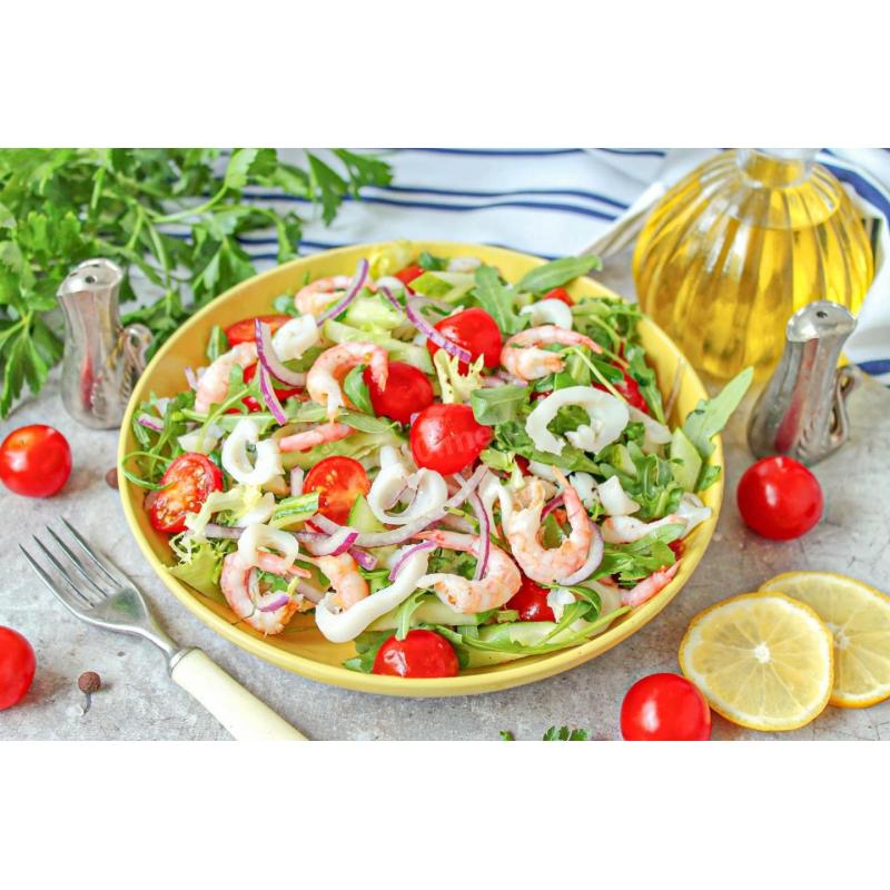 Салат с кальмарами креветками огурцом
