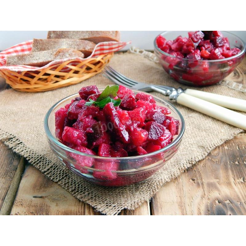 Салат из вареных овощей с маринованным огурцом без майонеза