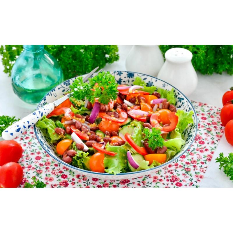 Салат с фасолью и овощами