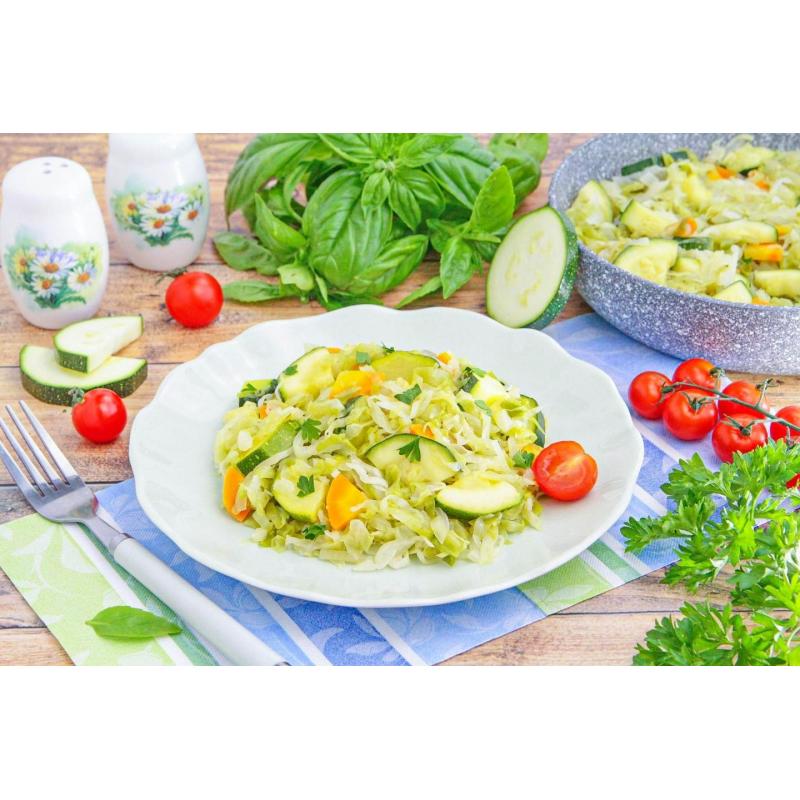 Кабачки с капустой на сковороде
