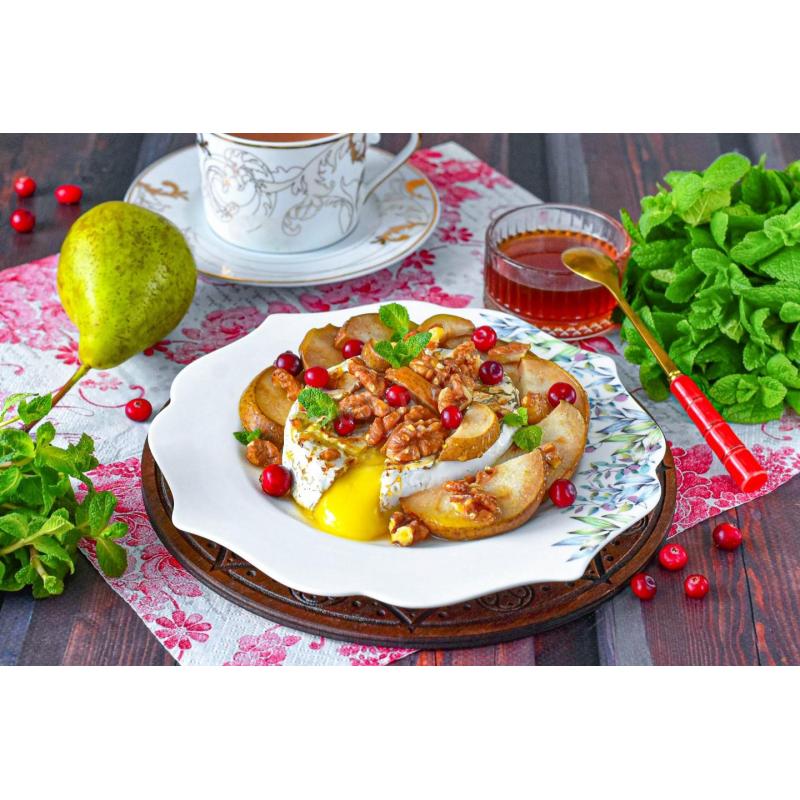 Камамбер с грушей в аэрогриле на завтрак