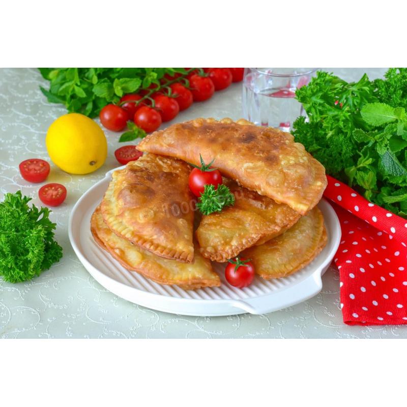 Хрустящие и сочные чебуреки из свинины