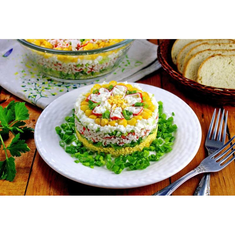 Салат крабовые палочки кукуруза огурец, фото 1