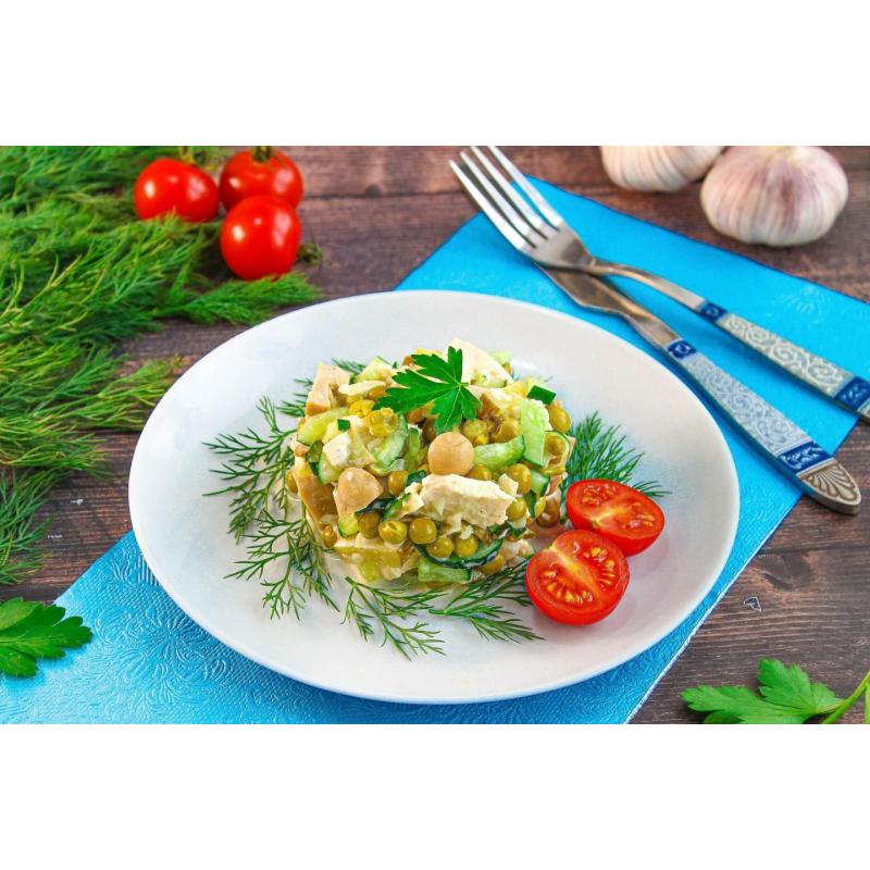 Салат с курицей и маринованными грибами