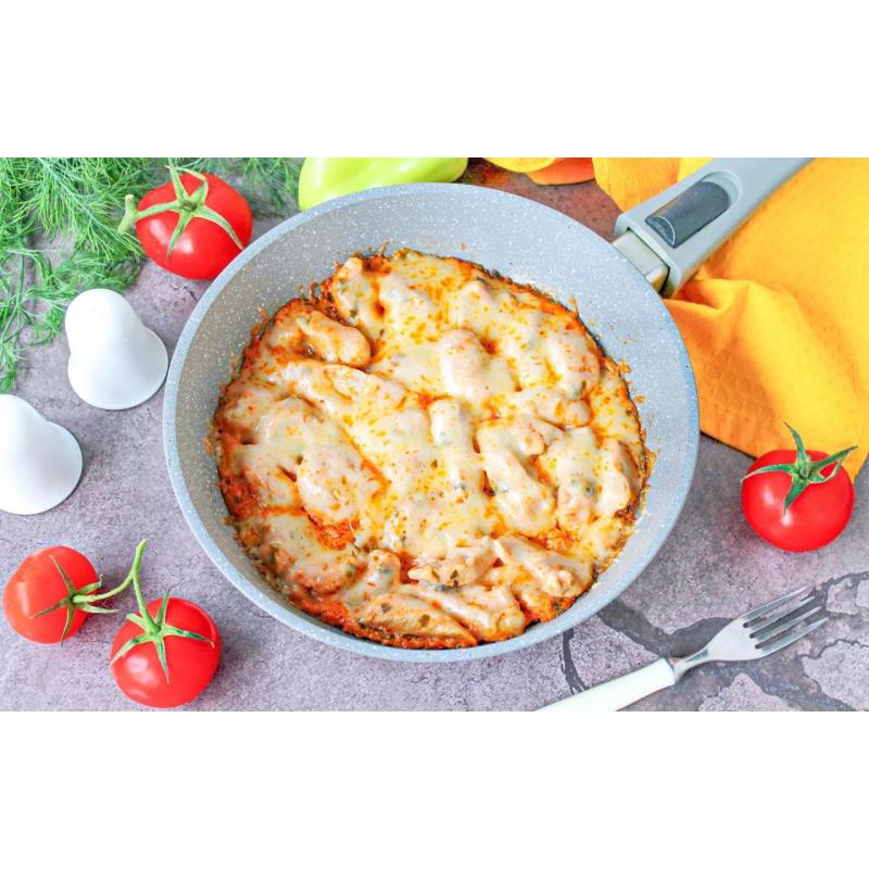 Курица со сметаной и сыром на сковороде