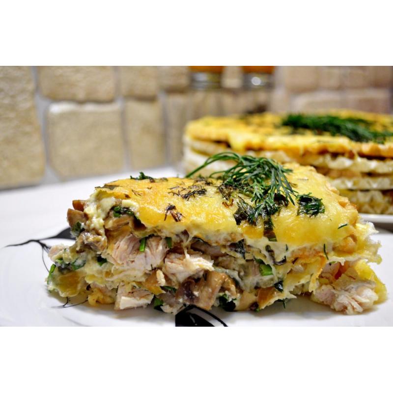Закусочный торт Наполеон с курицей и грибами